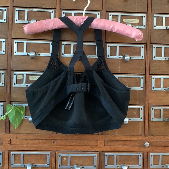 Victoria’s Secret Sports Bra Size 36DD - Picture 2 of 8